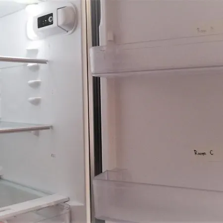 Privatzimmer Im Apartment - Apple Tv Netflix Kingsize Bett Arbeitsplatz Naehe Hbf Coblenza Exterior foto