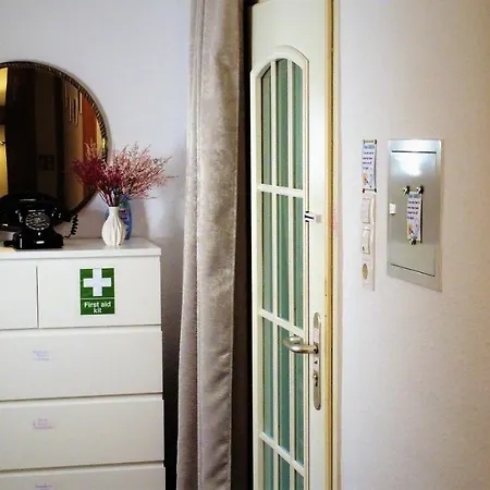 Privatzimmer Im Apartment - Apple Tv Netflix Kingsize Bett Arbeitsplatz Naehe Hbf Coblenza Exterior foto