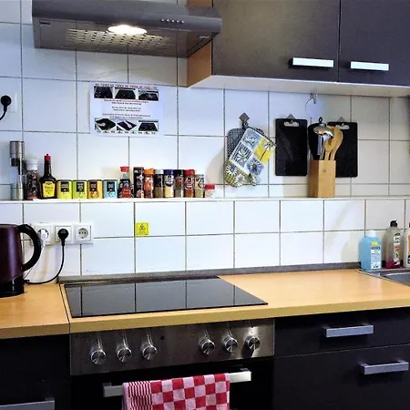 Privatzimmer Im Apartment - Apple Tv Netflix Kingsize Bett Arbeitsplatz Naehe Hbf Coblenza Exterior foto