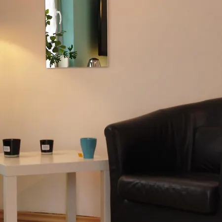Privatzimmer Im Apartment - Apple Tv Netflix Kingsize Bett Arbeitsplatz Naehe Hbf Coblenza Exterior foto