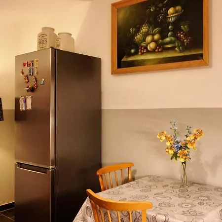 Privatzimmer Im Apartment - Apple Tv Netflix Kingsize Bett Arbeitsplatz Naehe Hbf Coblenza Exterior foto