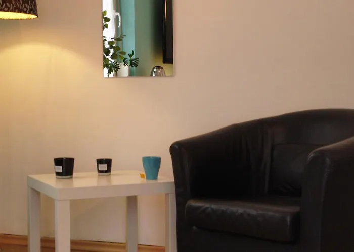 Privatzimmer Im Apartment - Apple Tv Netflix Kingsize Bett Arbeitsplatz Naehe Hbf
